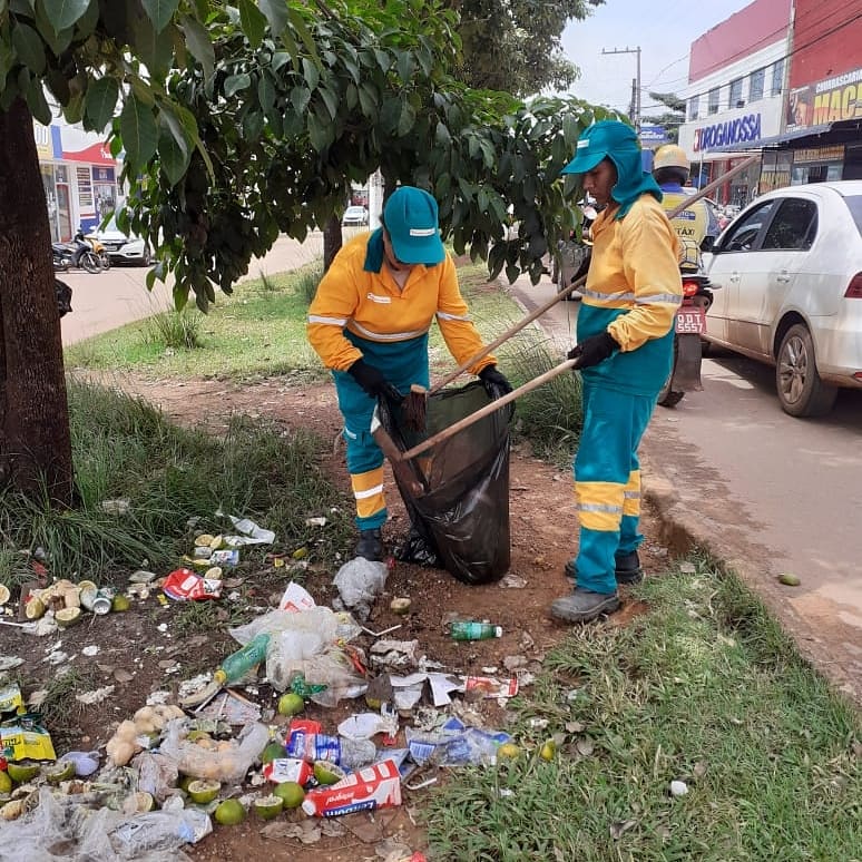 No Dia do Gari, uma homenagem aos profissionais da limpeza.