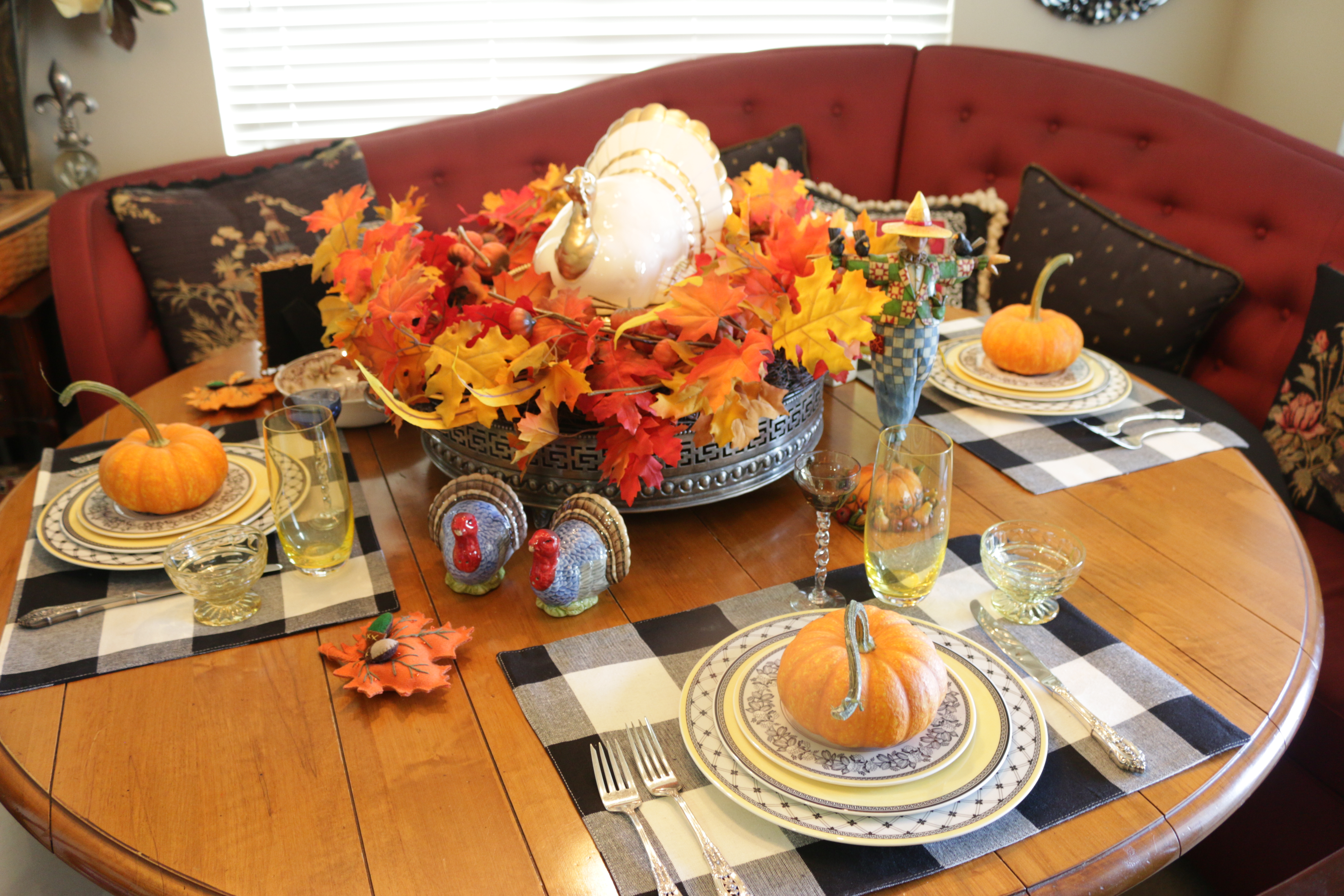 How To Decorate Your Thanksgiving Table