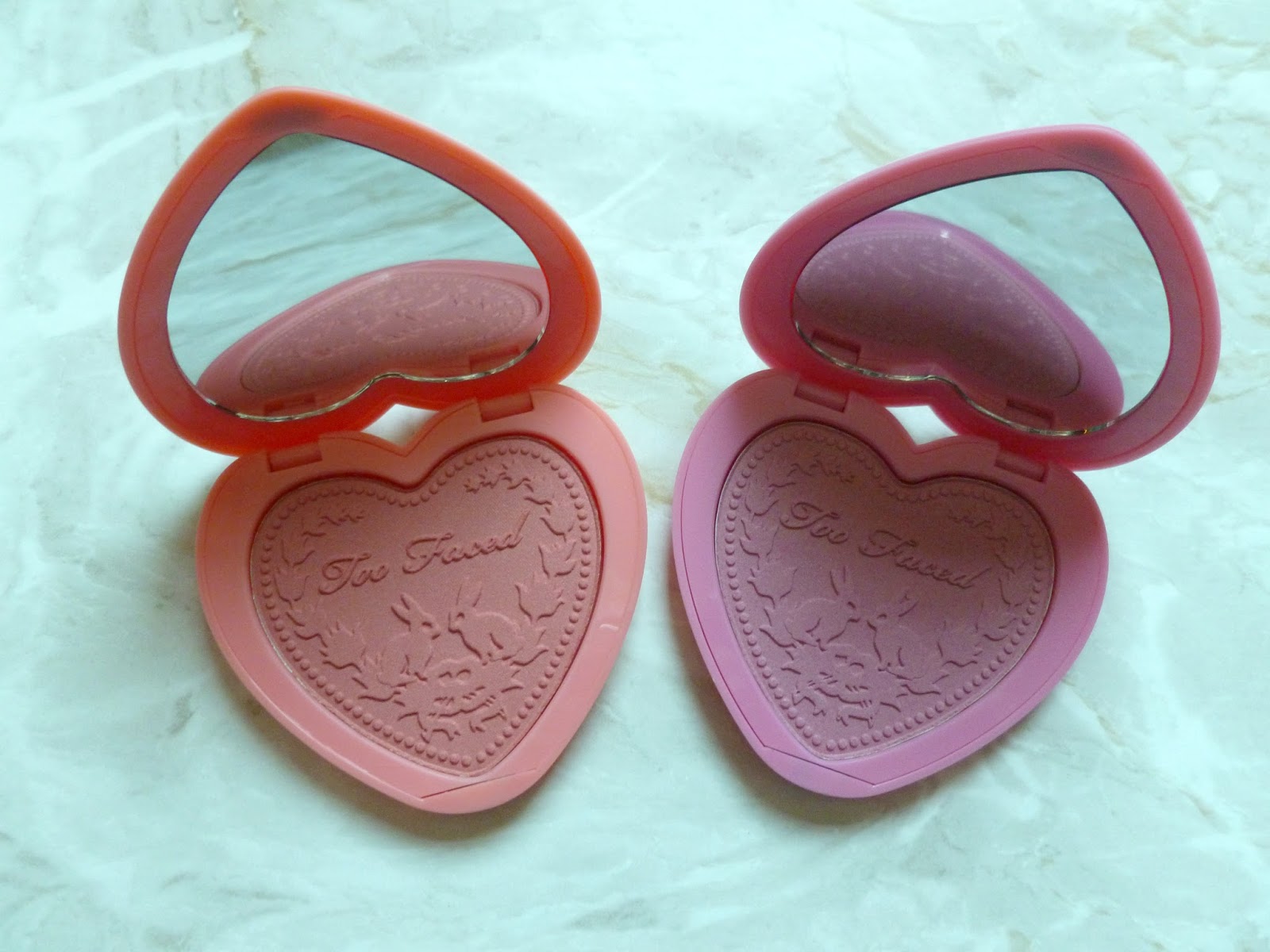 Too faced blush. Румяна too faced love. Too faced румяна. Too faced румяна. Розовый хайлайтер для чего.