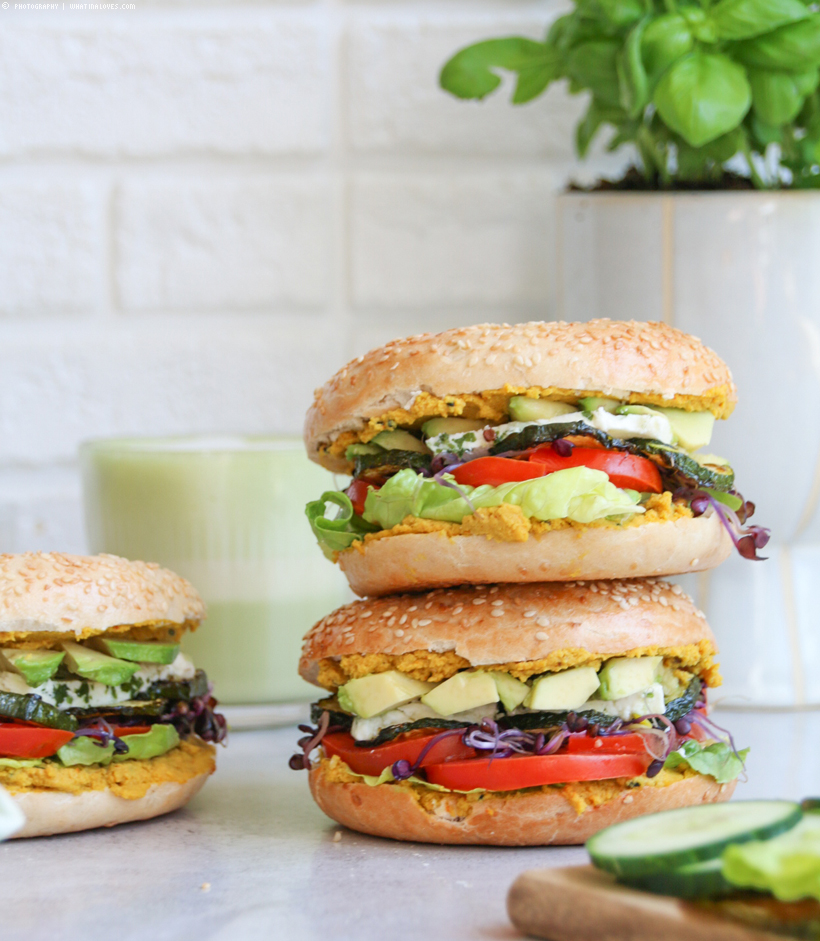 Bagle mit Cashew-Curry-Aufstrich