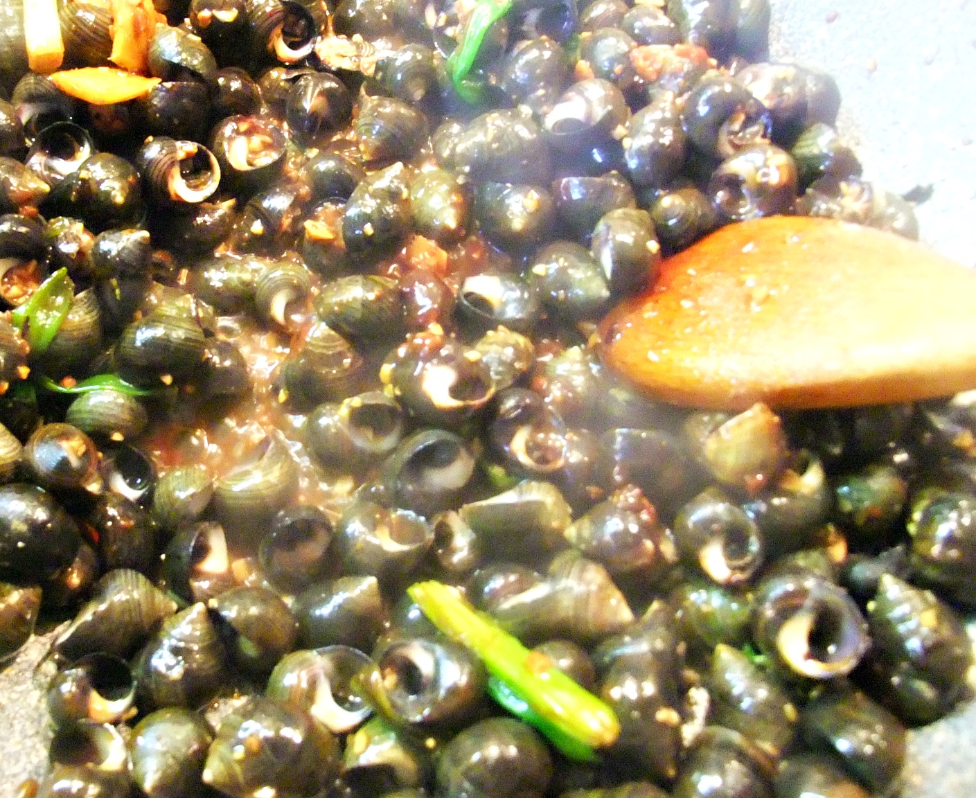 Susan's SavourIt! Cantonese Wok Snails In Black Bean Sauce...