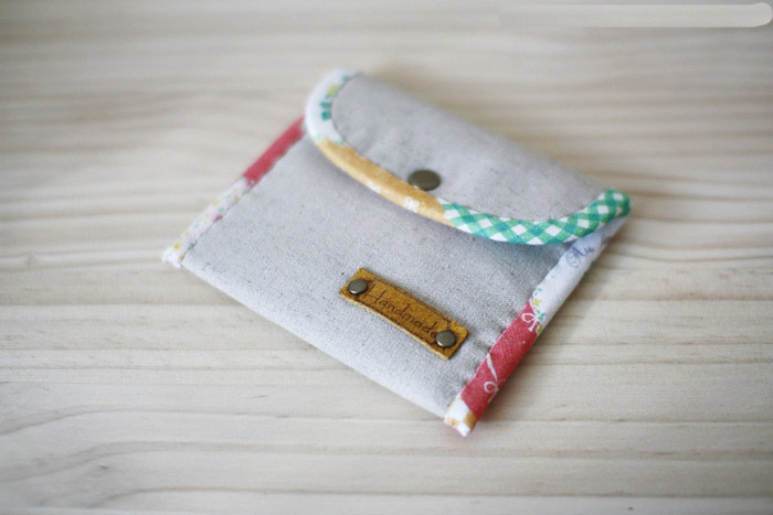 Coin Purse DIY tutorial in pictures. What a cute and simple idea.