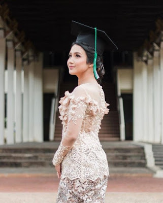 model kebaya wisuda berjilbab terbaru model kebaya wisuda berjilbab terbaru