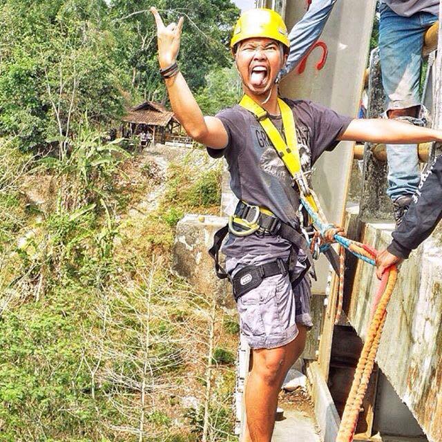 No Place No Story Sensasi Rope Jumping di Jembatan Rajamandala
