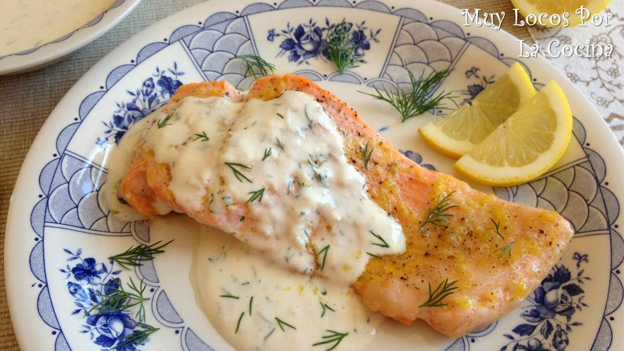 Salmón al Horno con Limón y Salsa Cremosa de Eneldo Fresco