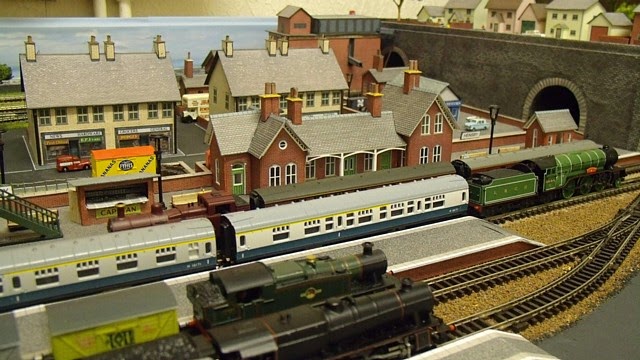 N Gauge Model Making: pub