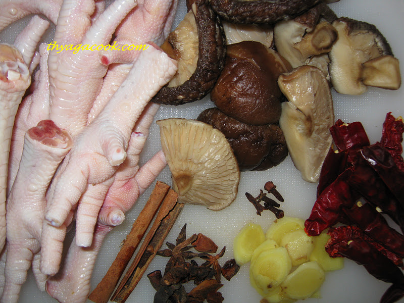 KARI LEAFS Malaysian flavour's BRAISED CHICKEN FEET WITH MUSHROOM