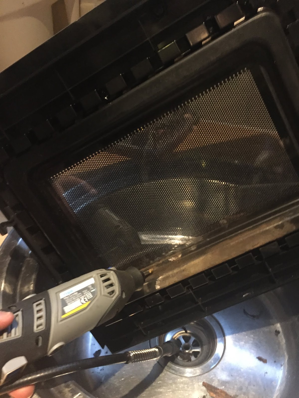 Repairing a Bosch microwave oven with a rusty door