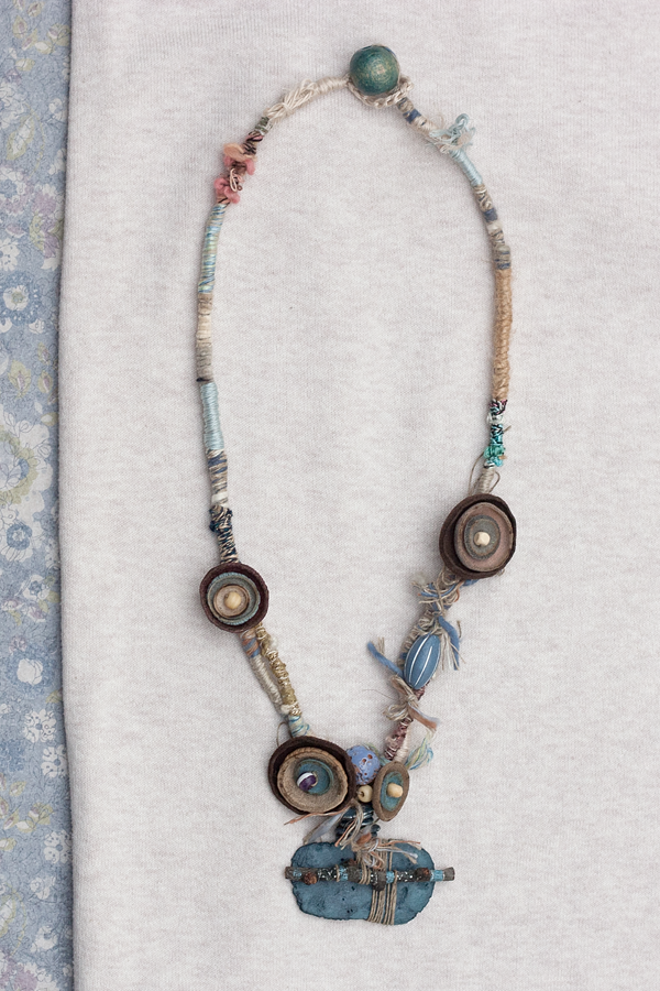 rRradionica Twig & twine 2.0 (M&A blue) . Handmade necklace