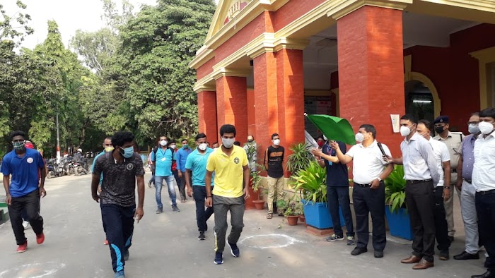पटना (बिहार) : मंडल रेल प्रबंधक ने हरी झंडी दिखाकर, फिट इंडिया मुवमेंट के अंतर्गत "फिट इंडिया फ्रीडम रन" कि, मंडल में की शुरूआत