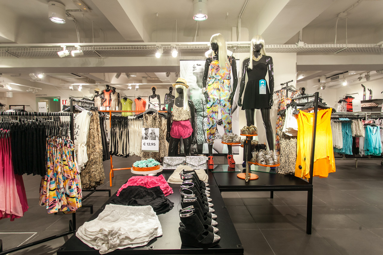 h&m divided greece