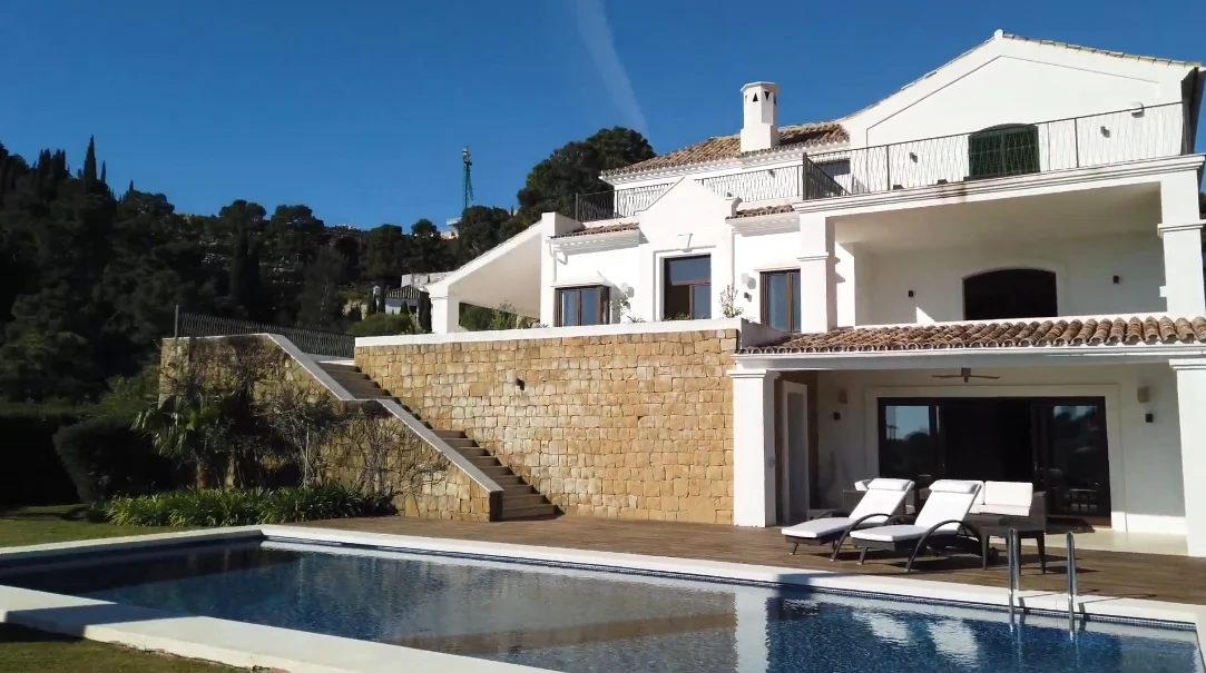 30 Interior Design Photos vs. Luxury Villa In Madroñal, Spain