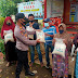 Kapolsek Marbo Bagikan Beras Bantuan Polri Kepada Warga Miskin