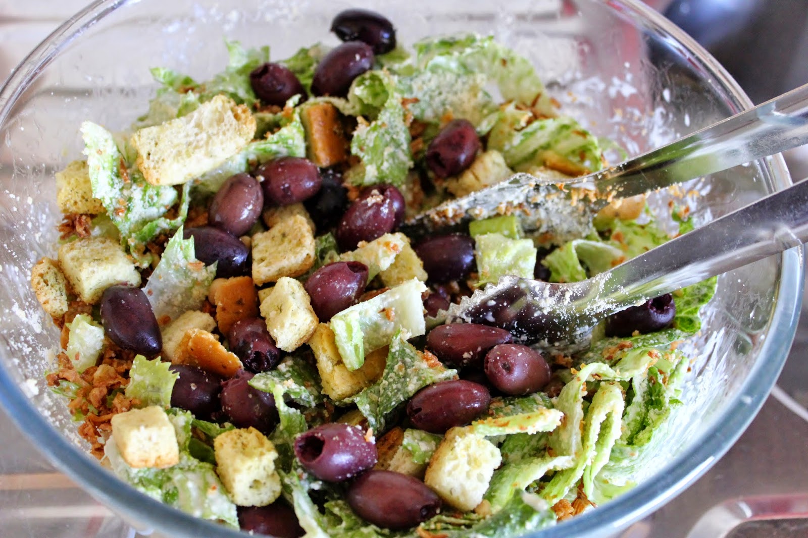 Huvilaelämää ja mökkiruokaa Helppo Caesarsalaatti cosmopolitan tai roomansalaatista