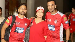 Preity Zinta with kings eleven player