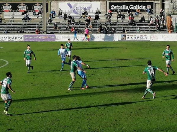 El Coruxo se rinde al señorío del Málaga y al de los aficionados blanquiazules