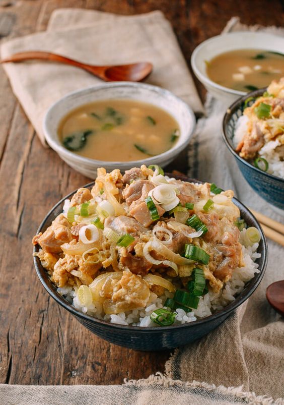 Oyakodon (Japanese Chicken & Egg Rice Bowls) - Recipes Note