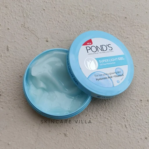 ponds super light gel oil free moisturiser review Ponds Super Light Gel texture