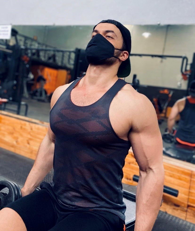 sexy-face-masked-gay-guy-working-out-gym