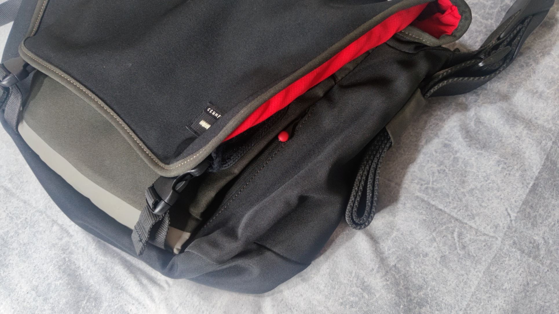 Crumpler The Considerable Embarrassment Messenger Bag