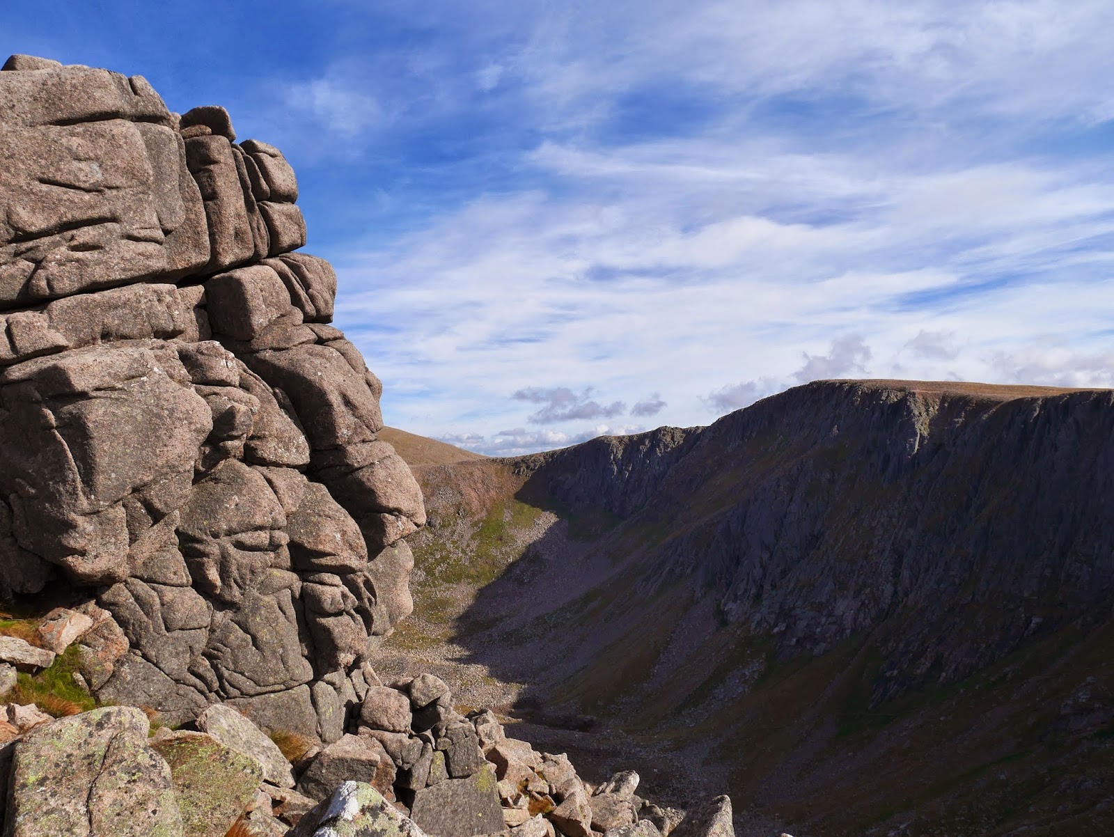 TARMACHAN MOUNTAINEERING: FIACAILL RIDGE, CAIRNGORMS