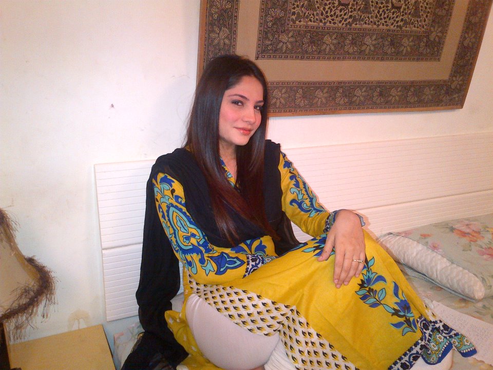 Hum Awaz Entertainment Magazine Neelam Muneer