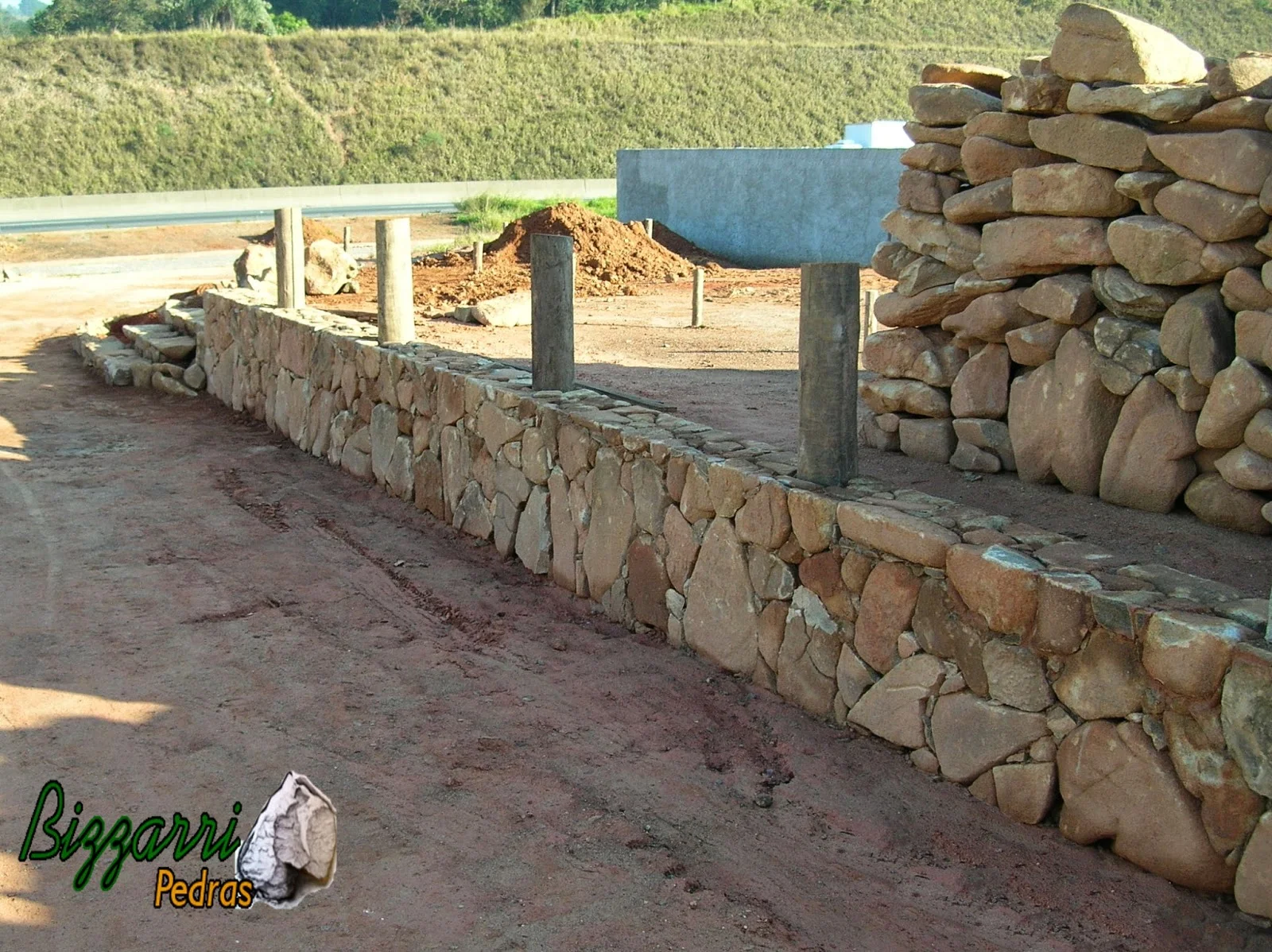 Muro de Pedra Rachão  Pedras Direto da Pedreira