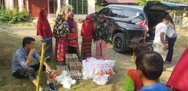 Prihatin Akibat Virus Corona, Mantan GAM Amad Lumbeng Bagi Sembako pada Masyarakat April 13, 2020