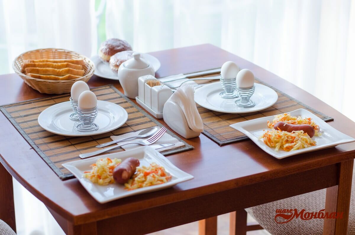 Сервировка стола для завтрака. Сервировка стола к завтраку. Сервированный стол для завтрака. Сервировка стола к обеду. Накрытый стол завтрак.