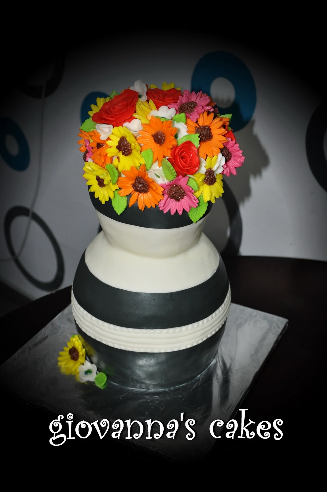 giovanna's cakes Flower vase cake take 2