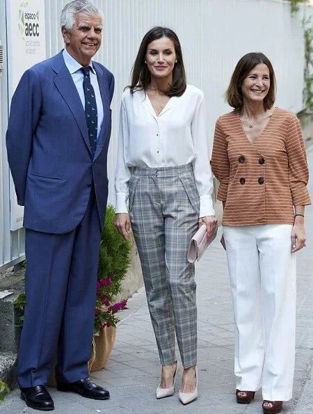 Hugo Boss prince of wales checked trousers, and Boss white silk blouse, and Magrit pumps, diamon earrings