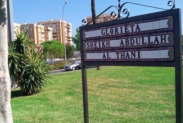 Málaga, el Ayuntamiento repondrá la placa de Al-Thani en la glorieta
