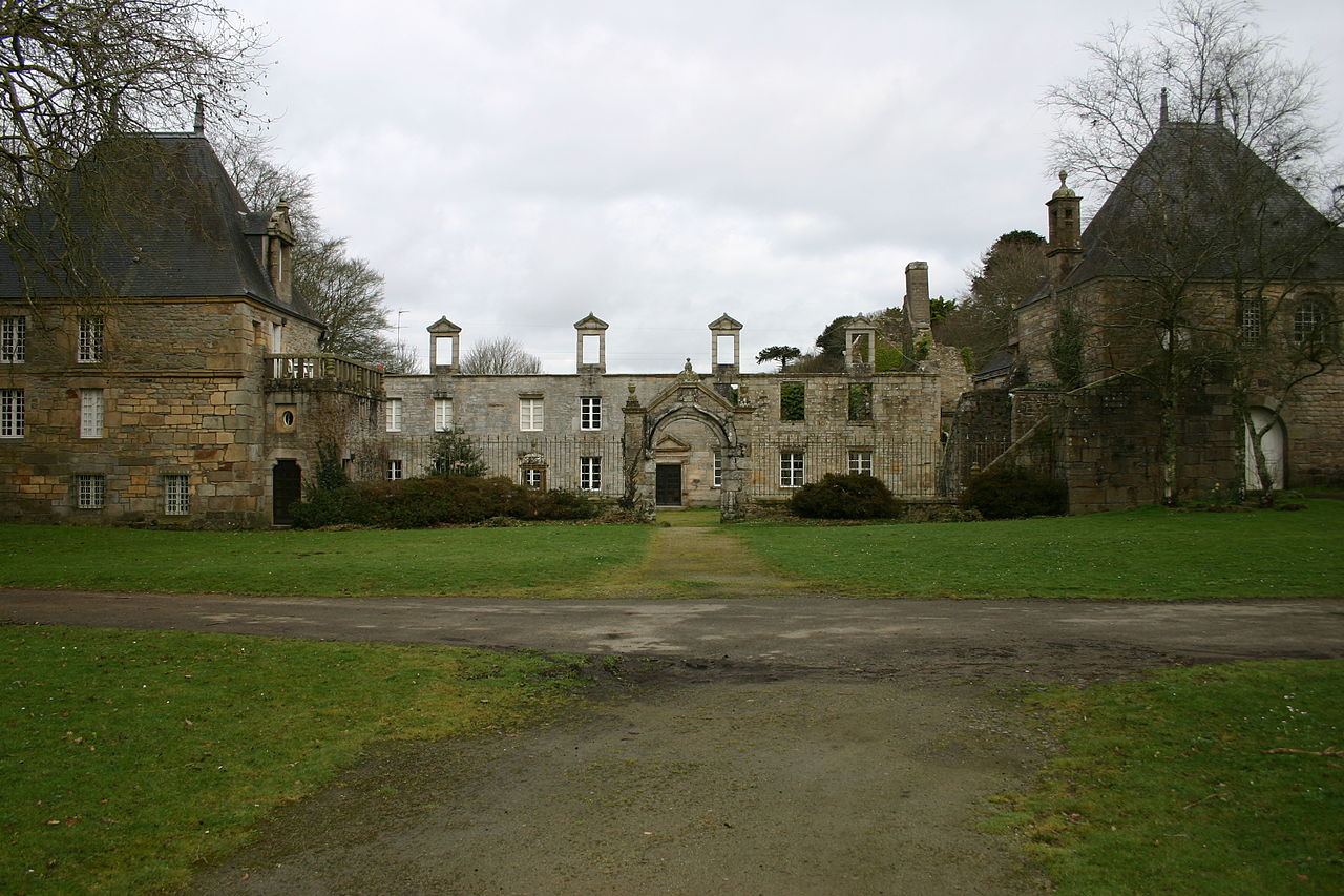 Kastell Penn ar Bed Manoir de Keroual