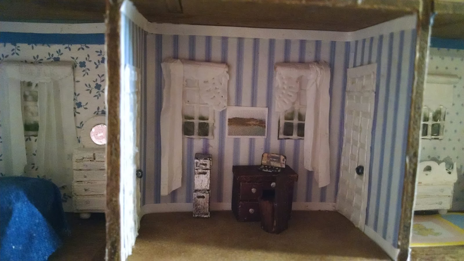 DeLightful Minis The shadow box house is finished
