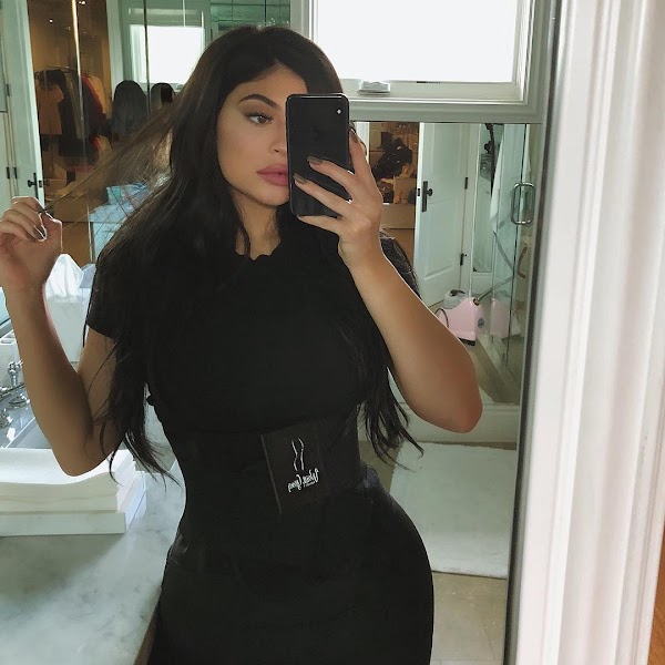  Kylie Jenner revela su secreto para tener una cintura de avispa