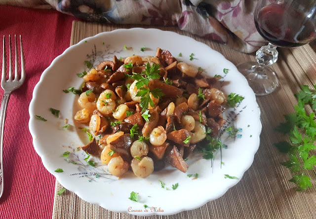 Níscalos al ajillo con gambas