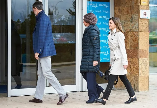 Queen Letizia wore HUGO BOSS Heylen Trousers and Hugo Boss trench coat. Letizia carried Hugo Boss Shoulder bags, Hugo shoes