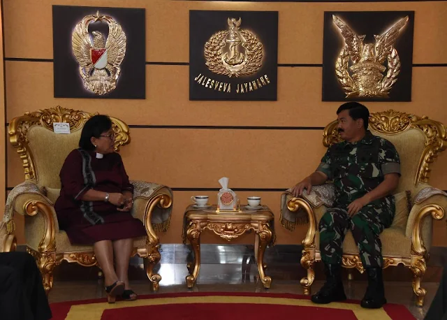 Berita Foto : Panglima TNI Terima Kunjungan Ketua Umum PGI