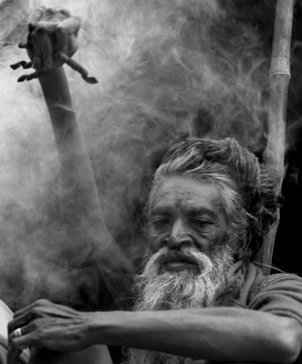 Man keeps his arm raised for 38 years World Of Technology