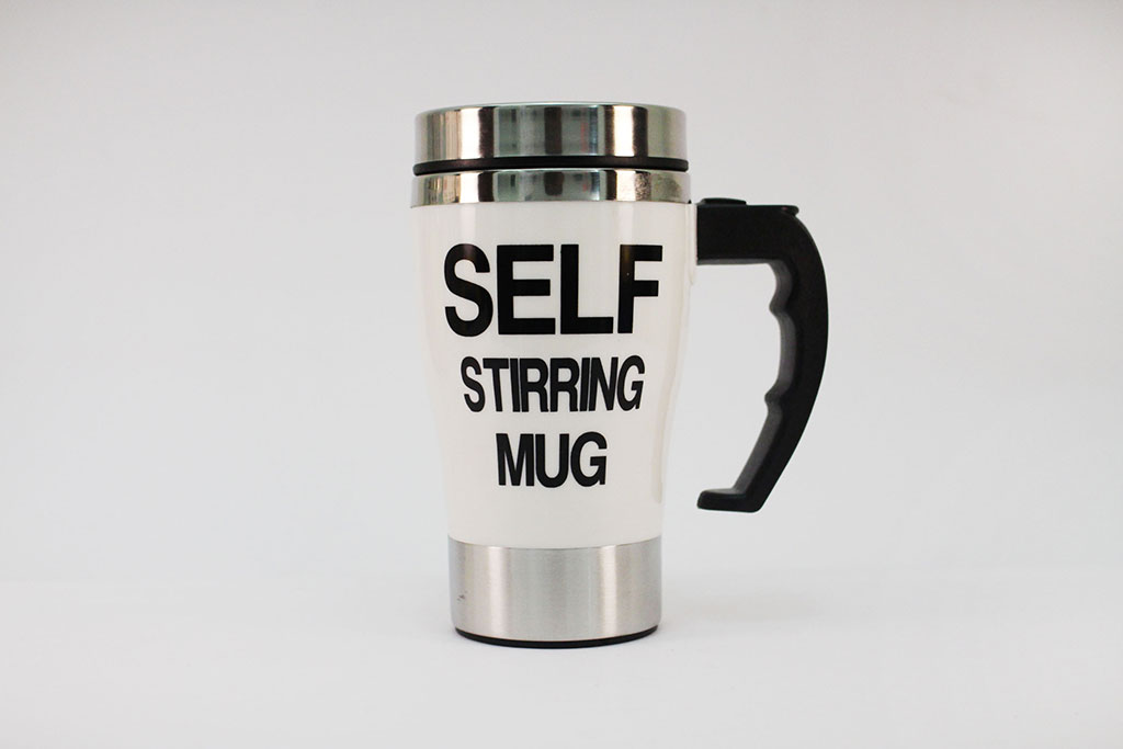 Self stirring mug перевод на русский. Кружка с зацепкой. Mug перевод на русский. Кружка self stirring mug. Кружка с мешалкой на дне.