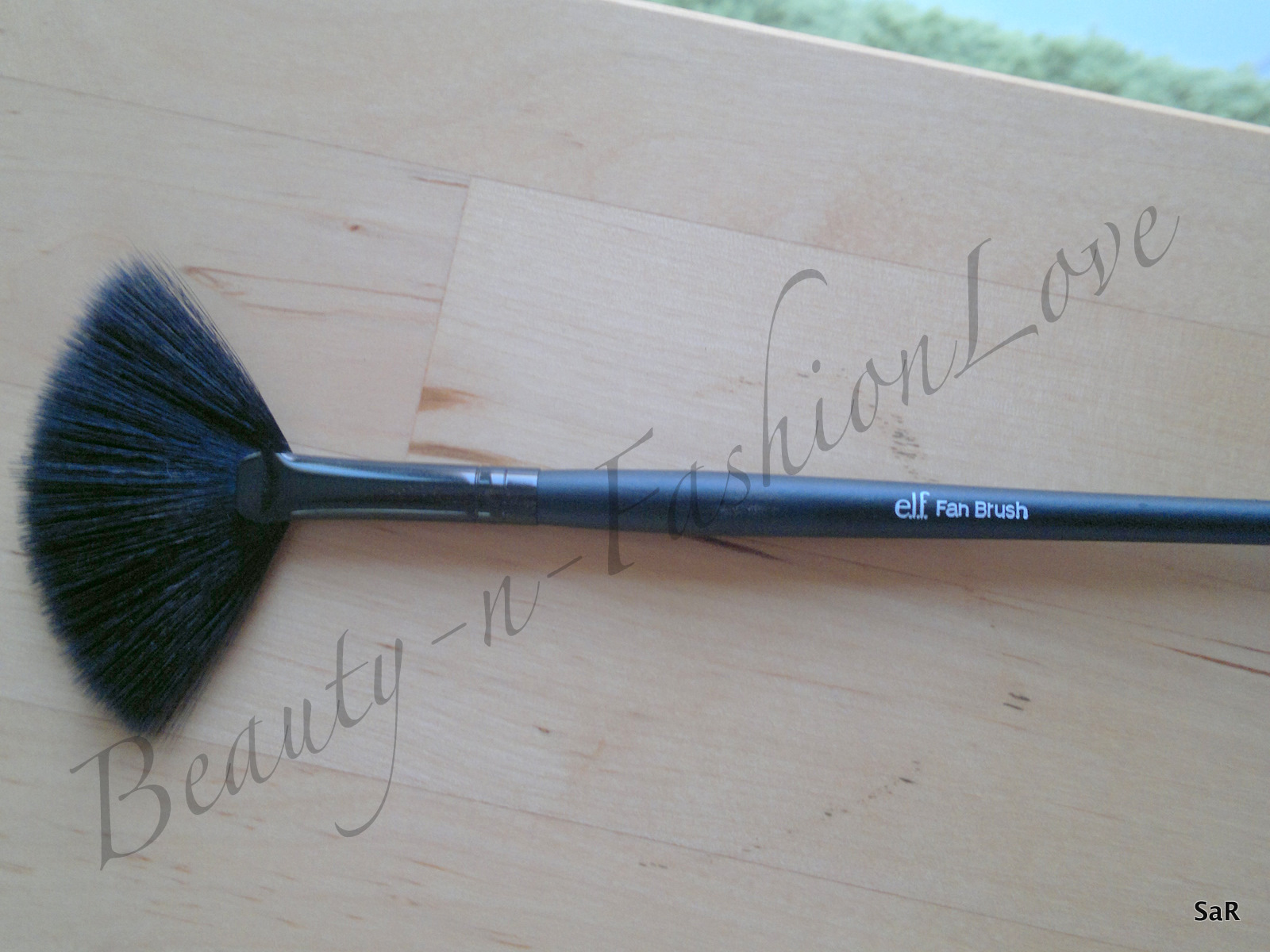 Beauty N FashionLove ELF Fan Brush