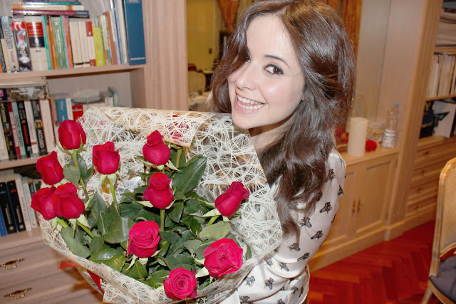 DIY Personalizar chaqueta denim con hombreras de perlas