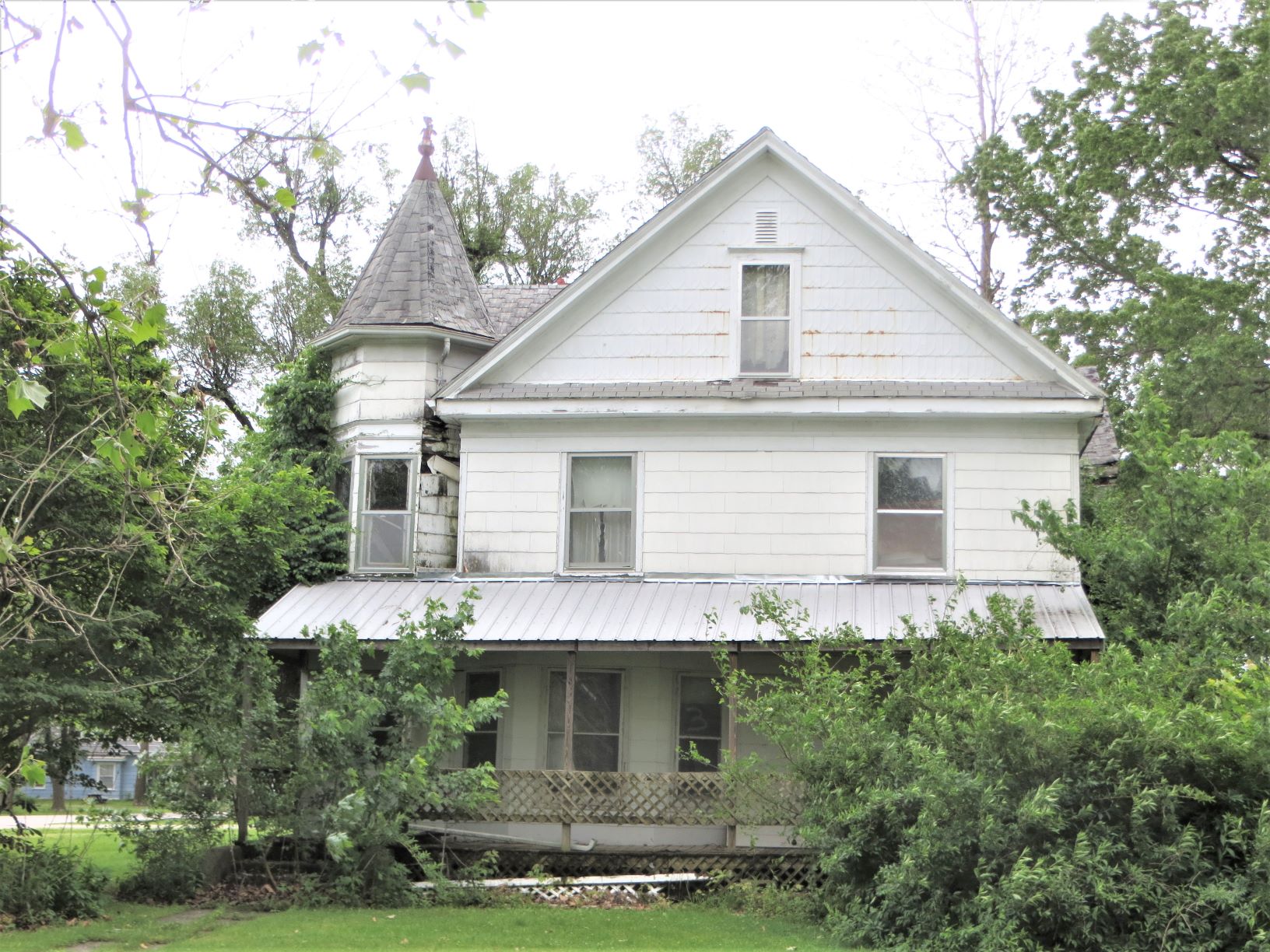 Travel Bug Shelbina, Missouri Walk and a Major Priceline Hotel SNAFU