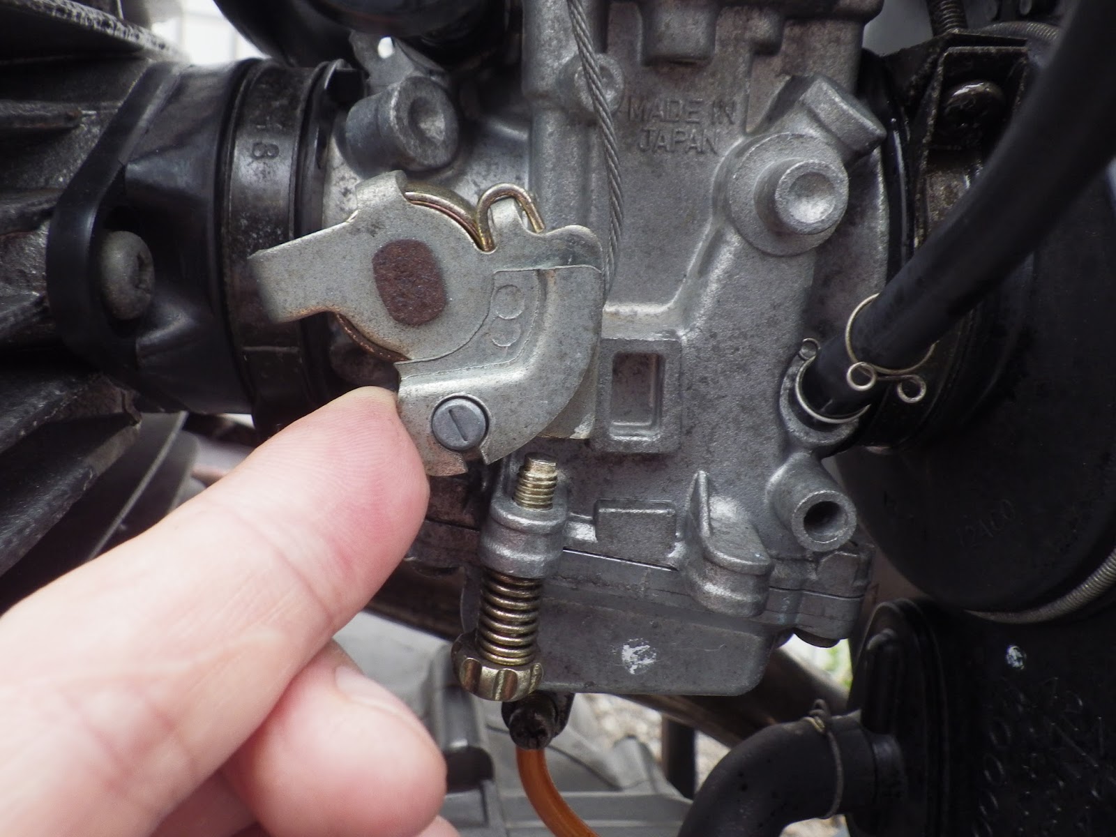 ビタミンカラーのハーモニー SUZUKI スズキ ジェベル125 キャブレター