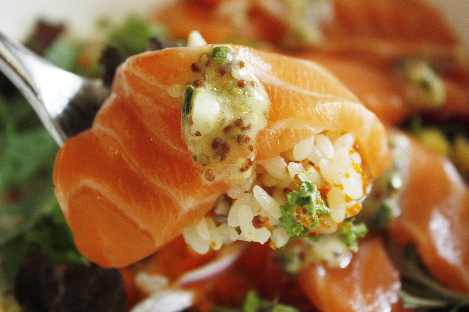 SALMON AND EGG SUSHI BOW