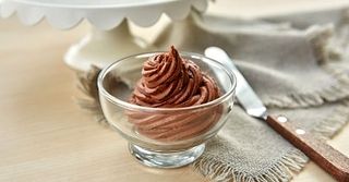 CHOCOLATE BUTTERCREAM FROSTING