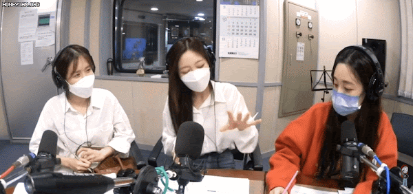 곰 알러지 없는 지애만 모른는 단톡방이 있을지도  똘아이 깡깡 명은 똑똑한 수정이  곰텐
