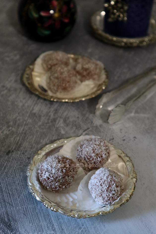 Palline di ricotta, cocco e cacao