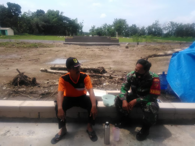 Babinsa Desa Tunggul  Komsos Dengan Kaur Pemerintahan