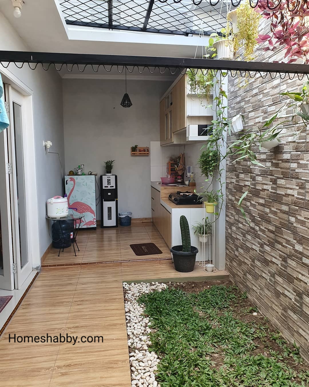 Desain Dapur Terbuka dan Semi Outdoor, Suasana Segar Menghadap Taman